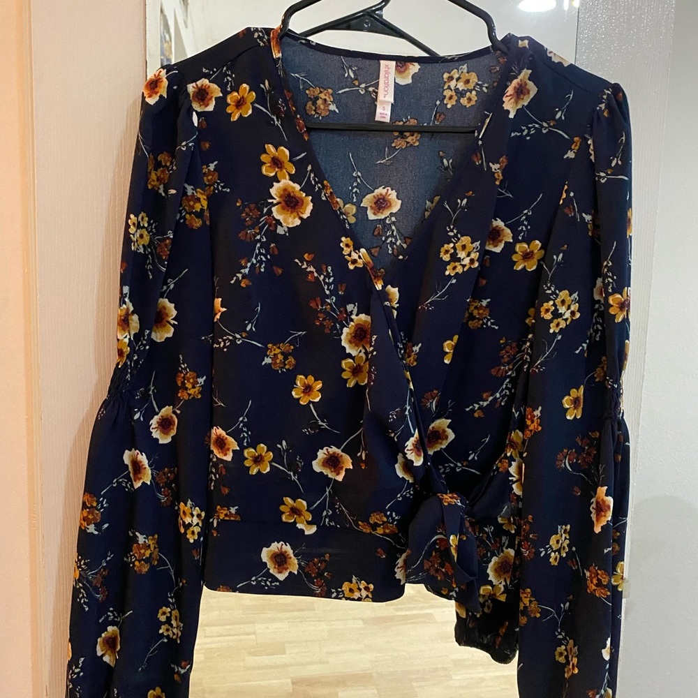 Size small navy blue Xhilaration cropped blouse with ruching at wrists and waist